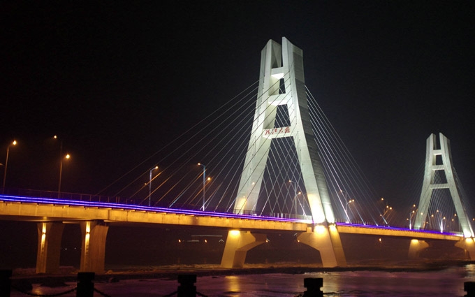 1960年10月1日珠江大桥正式通车