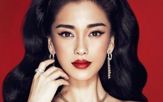 烈焰红唇 冰冰子怡大S谁最美？