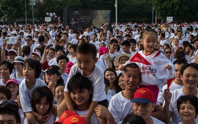 广州万余市民参加“世界行走日”活动
