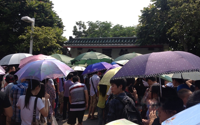 黄金周：彼处人多价涨 宅着！