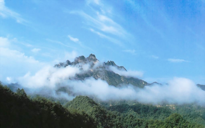 云山叠翠 泉水汩汩