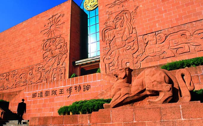 1988年2月8日西汉南越王墓博物馆正式对外开放