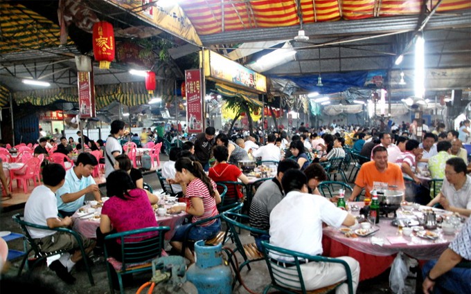 广州传统宵夜街生意冷清渐失宠？