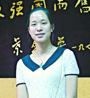文科状元话剧辩论啥都干 考前跑步来减压