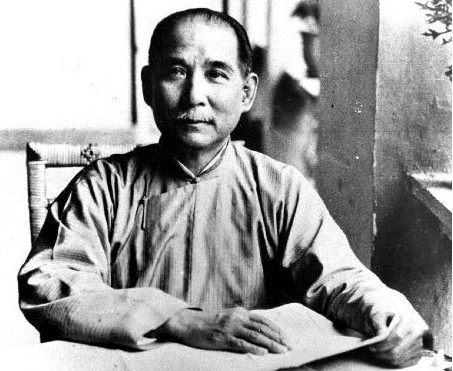 1917年7月6日孙中山偕廖仲凯等人乘军舰赴广州为护法演说