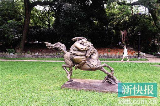 许鸿飞肥女人系列作品是“狂欢的民间喜剧” 