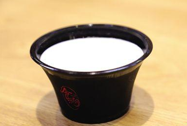 3个肥仔一齐食糊 糊神重塑老广儿时味道