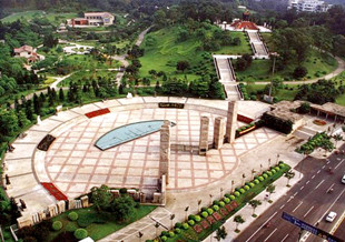 1996年7月21日在飞鹅岭举行了军民共建广州雕塑公园奠基仪式