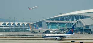 2004年8月2日广州白云国际机场举行迁建工程落成庆典