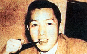 写戏的文人自己成了戏