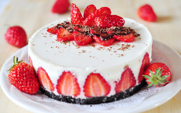 不用烤箱也可以做出好吃的草莓蛋糕