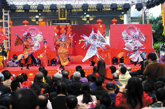 2015广府庙会今晨雨中开幕