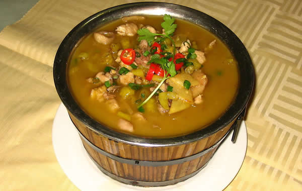 食在广州：天河区美食广州乡土木桶菜介绍