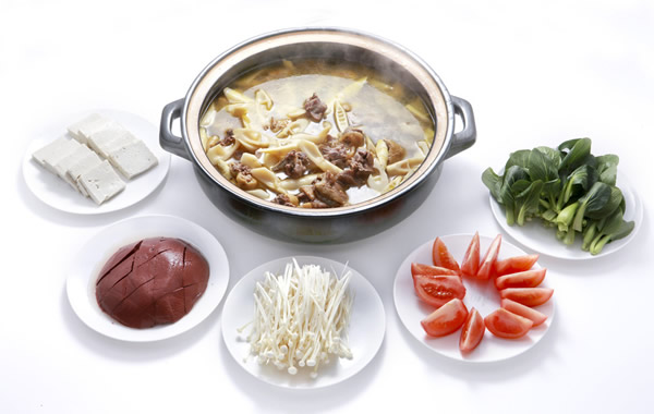 稀奇古怪美食蠄蚷火锅你敢吃吗？