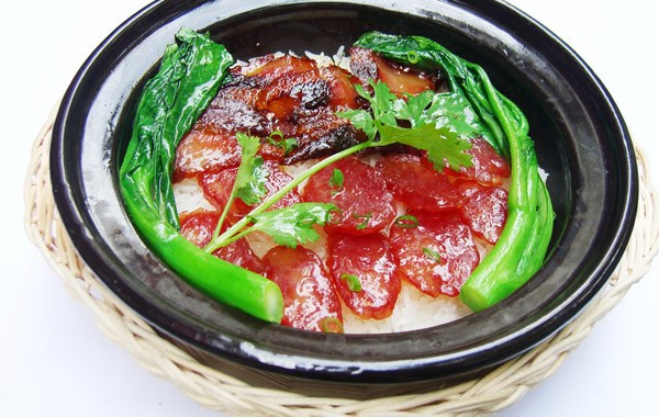广州平民美食腊味煲仔饭岂能错过！