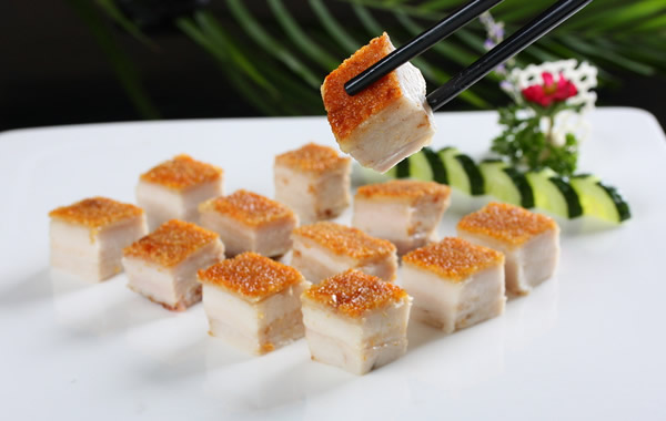 脆皮烧肉：一道色香味俱全的汉族传统名菜