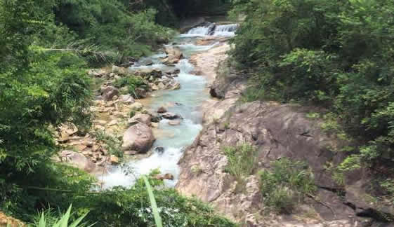 增城区白江湖：“天然浴缸”的大小圆潭