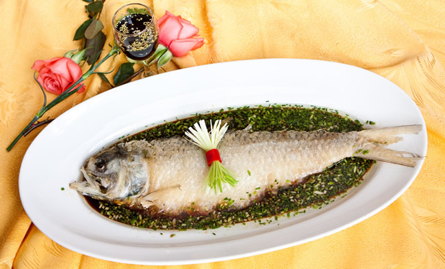 清蒸鲥鱼：一道肥嫩鲜美，爽口而不腻的美食
