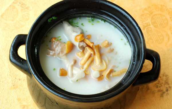 葵花鸡炖汤：一款香味四溢的绝佳上汤