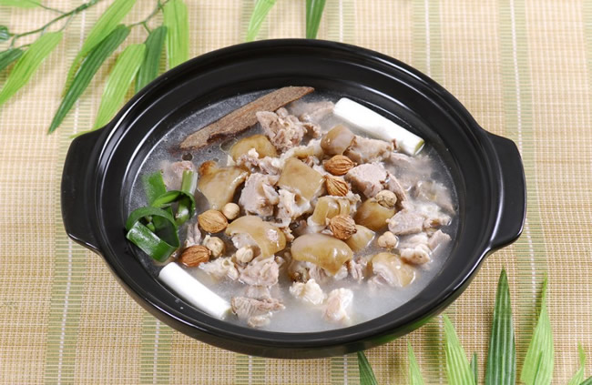 开煲狗肉：一道滋补壮阳、暖胃活血的极品美食