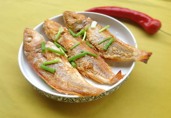 白云金丝鱼：一道肉美色艳的宴客佳肴