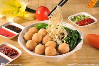 鱼蛋鱼面鱼腐,看见什么吃什么
