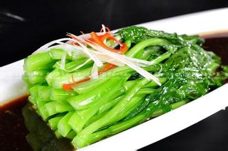 “冰心绿水”，泉水菜心浸肉片