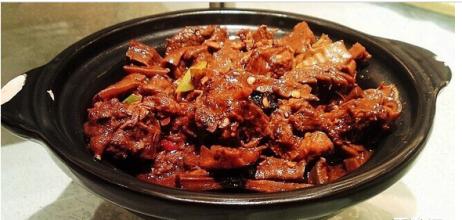 “被挑逗的味蕾”，蒜仔爆梅花鹿肉