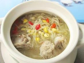 “清补凉”黄豆芽排骨汤