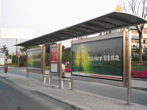 公交车站牌为何“心碎”？
