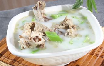 夏季养生食疗药膳方 豆芽豆腐鱼头汤