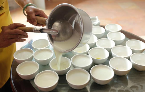 国庆亲子活动推荐：尝一尝沙湾水牛奶美食！