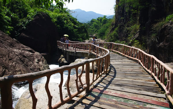 11月旅游推荐：到白水寨翻山越岭去踏秋吧！
