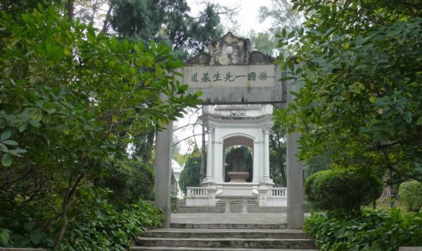 广州一日游探访黄花岗七十二烈士墓古今历史