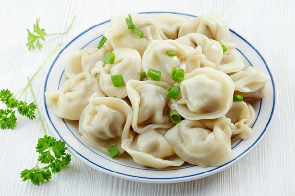 春节的特色美食之吃饺子