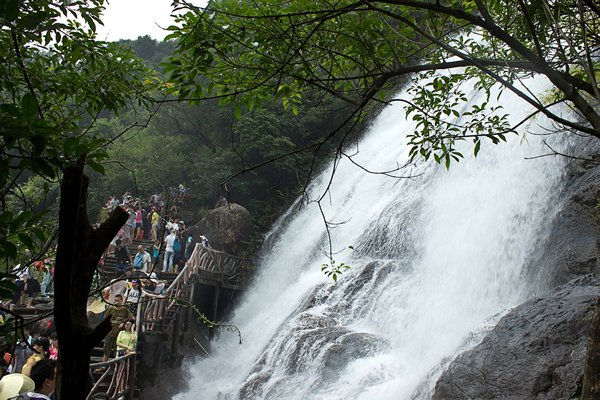 秋季旅游到白水寨跳骑马舞