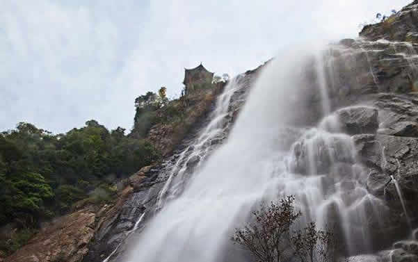 亲子游参加增城白水寨奇幻之旅吧！