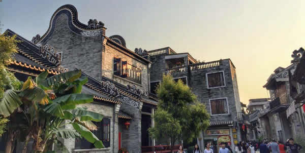 春季旅游到沙湾古镇听雨打芭蕉