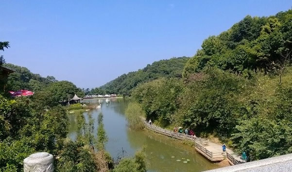 周末旅游到广州帽峰山吃烧鸡吧！