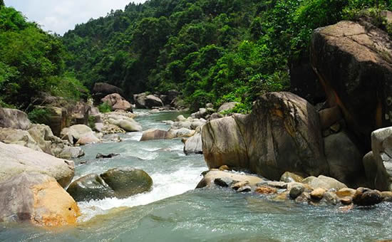 五一旅游到从化响水峡逛花海玩漂流
