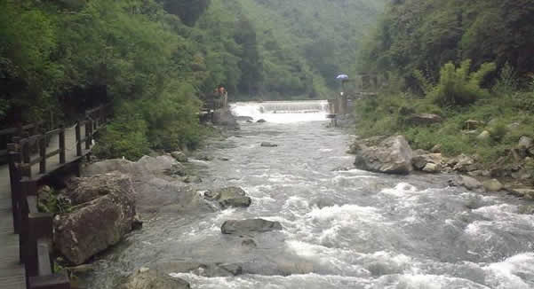 五一小长假一日游到从化响水峡古河漂流