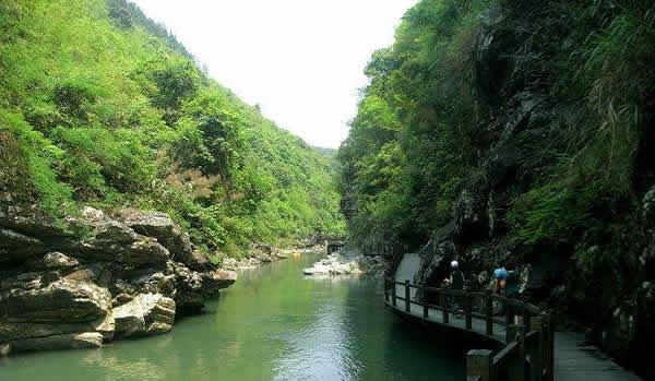 五一小长假到广州响水峡原生态河道漂流