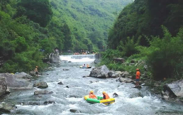 五一旅游到从化响水峡玩真正的漂流！