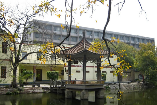 广州黄埔古港梁氏大宗祠探秘