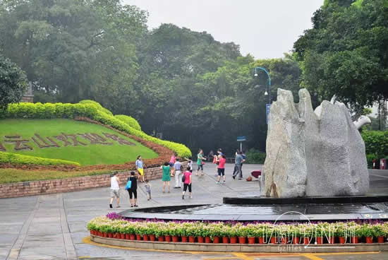 广州白云山风景区着名景点白云晚望