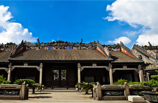到广州陈家祠欣赏木雕建筑蝙蝠