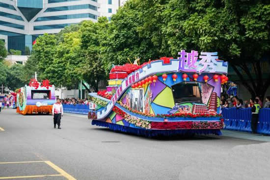 2018广州春节花车大巡游活动在天河拉开帷幕