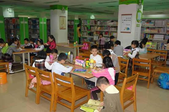 广州市少儿图书馆今年将推出二维码借书