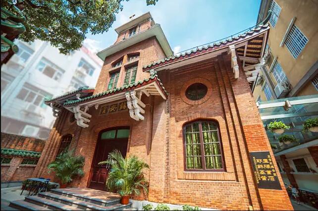 隐没在现代建筑林立闹市中的“上帝之殿”