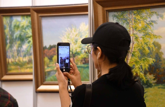 广东·俄罗斯风景画展在广州沙面举行